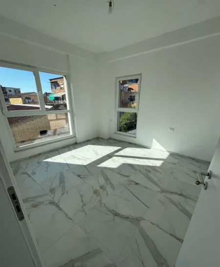 Tirane, jepet me qera apartament 1+1 Kati 1, 70 m² 500 € (Rruga Dritan Hoxha)