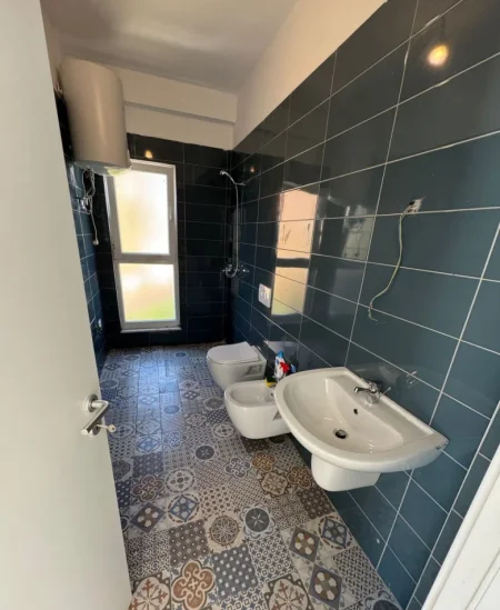 Tirane, jepet me qera apartament 1+1 Kati 1, 70 m² 500 € (Rruga Dritan Hoxha)