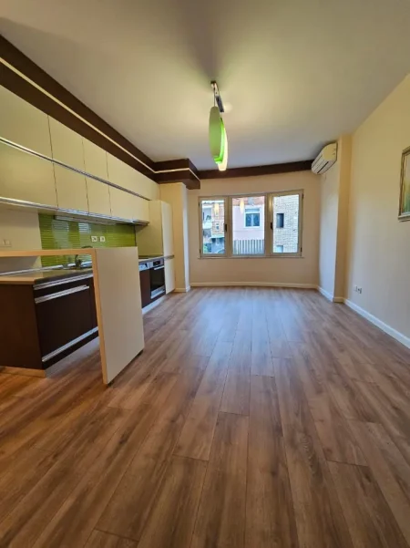 Tirane, shitet apartament 1+1+Ballkon Kati 2, 66 m² 163.000 € (Rruga Mine Peza)