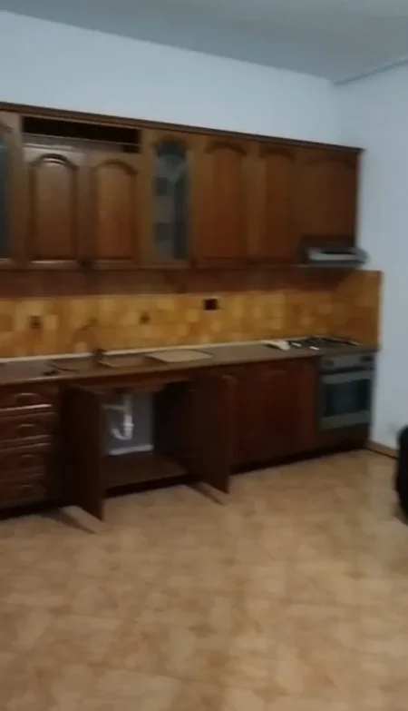 Tirane, jepet me qera apartament 2+1 Kati 2, 142 m² 600 € (Tregu Elektrik)