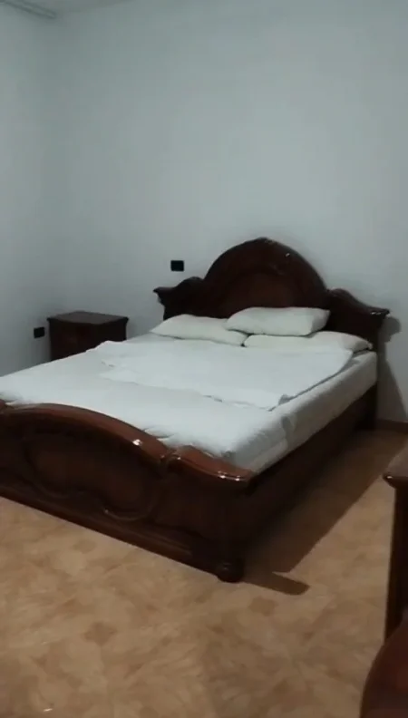 Tirane, jepet me qera apartament 2+1 Kati 2, 142 m² 600 € (Tregu Elektrik)