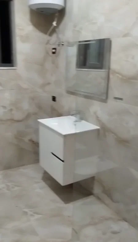 Tirane, jepet me qera apartament 2+1 Kati 2, 142 m² 600 € (Tregu Elektrik)