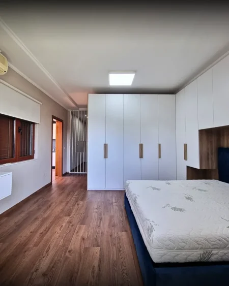 Tirane, jepet me qera zyre Kati 10, 120 m² 2.000 € 