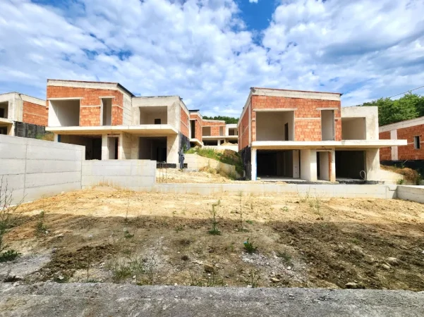 SHITET: VILË në 📍Mullet ( Res. Green Field) Nd: 203m² & 386m² Truall ( 5 Dhoma Total)🌞