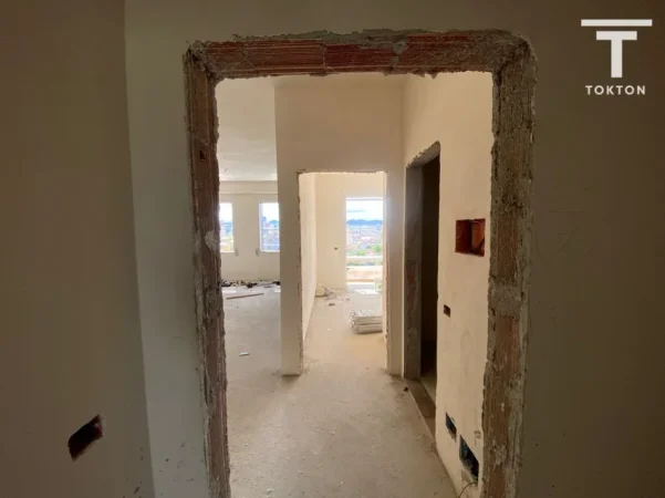 Tirane, shitet apartament 1+1+Ballkon Kati 4, 70 m² 91.500 € (Paskuqan)