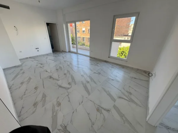 Tirane, jepet me qera apartament 1+1+Ballkon Kati 1, 70 m² 500 €