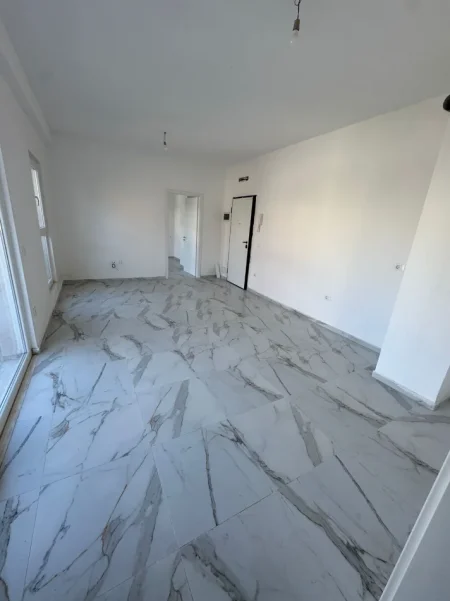 Tirane, jepet me qera apartament 1+1+Ballkon Kati 1, 70 m² 500 €