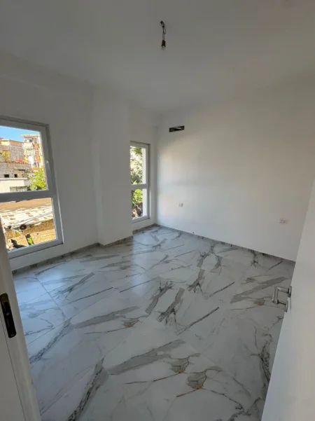 Tirane, jepet me qera apartament 1+1+Ballkon Kati 1, 70 m² 500 €
