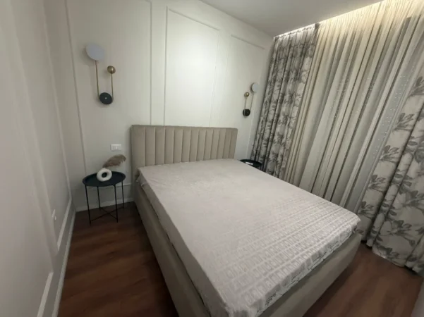 Tirane, jepet me qera apartament 1+1+Ballkon Kati 7, 65 m² 700 € 