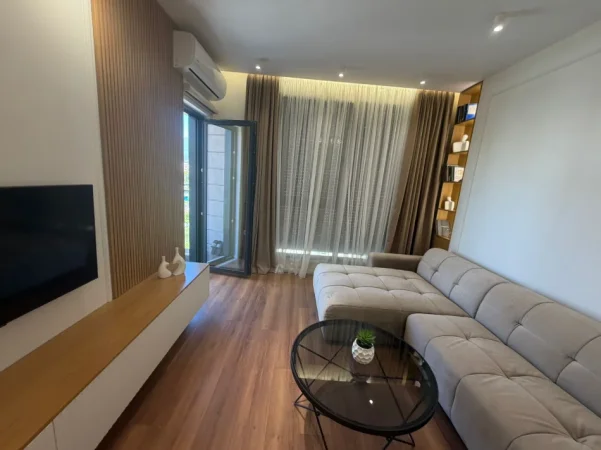 Tirane, jepet me qera apartament 1+1+Ballkon Kati 7, 65 m² 700 € 