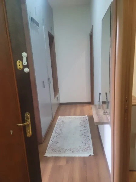 Tirane, jepet me qera apartament 1+1+Ballkon Kati 1, 62 m² 600 € 