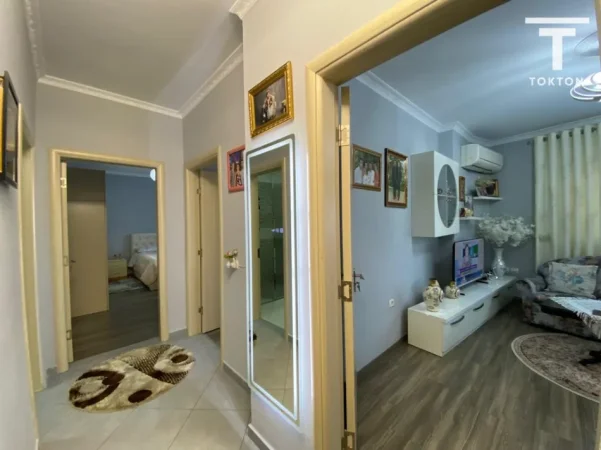 Tirane, shitet apartament 2+1+Ballkon Kati 4, 113 m² 260.700 € (Hipoteka)