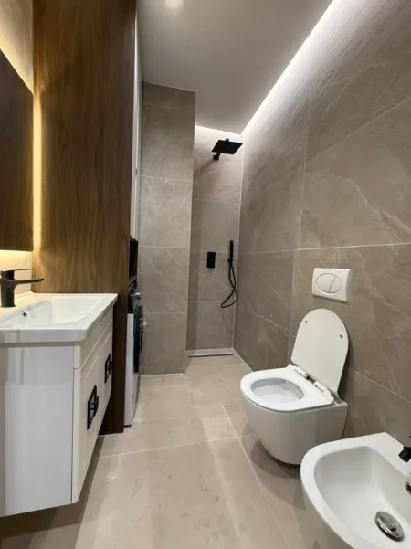 Tirane, shitet apartament 1+1 , 52 m² 150.000 € (mine peza)