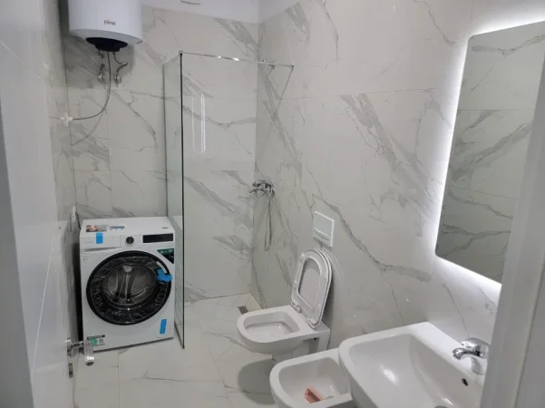 Tirane, jepet me qera apartament 1+1 Kati 8, 58 m² 450 € 