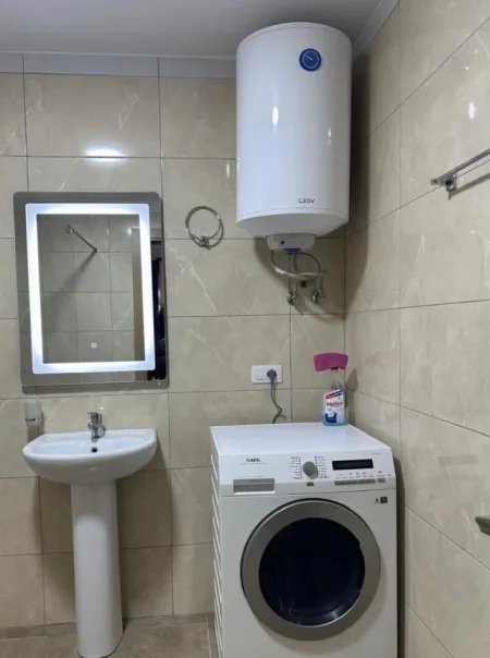 Tirane, jepet me qera apartament 1+1+Ballkon Kati 2, 65 m² 450 € 