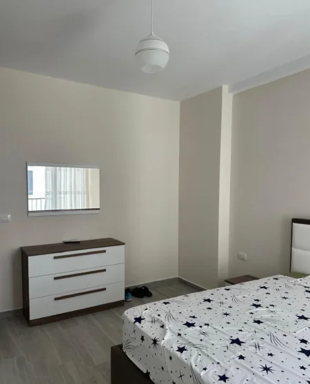 Tirane, jepet me qera apartament 1+1+Ballkon Kati 2, 65 m² 450 € 