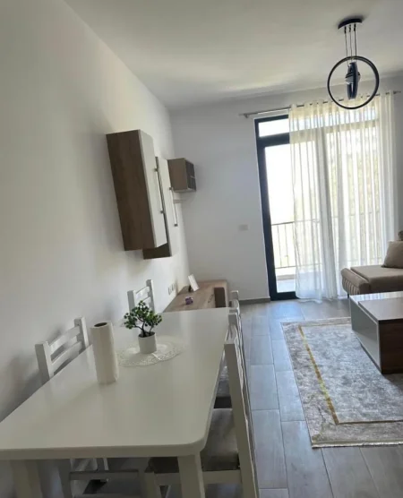 Tirane, jepet me qera apartament 1+1+Ballkon Kati 2, 65 m² 450 € 