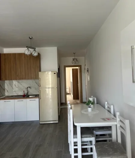 Tirane, jepet me qera apartament 1+1+Ballkon Kati 2, 65 m² 450 € 