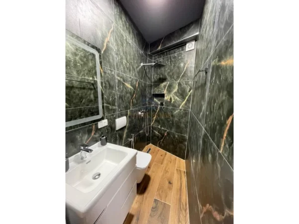 Tirane, jepet me qera apartament 2+1+Ballkon Kati 1, 84 m² 600 € (KOPESHTI BOTANIK)