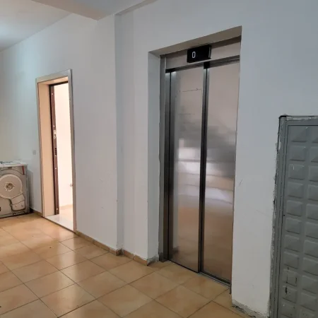 Tirane,  qera apartament 2+1+2+Ballkon , 30,000 leke (Kompleksi Gjoka)