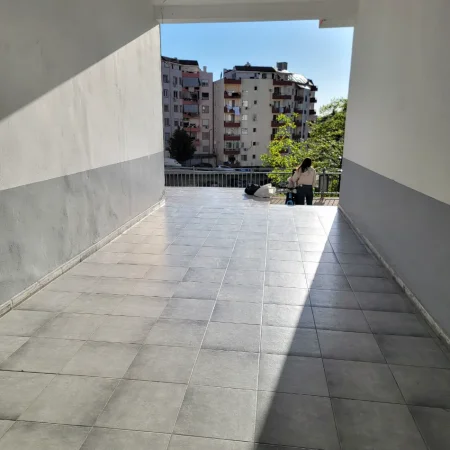 Tirane,  qera apartament 2+1+2+Ballkon , 30,000 leke (Kompleksi Gjoka)