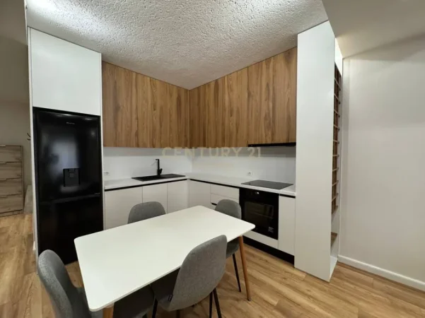 Tirane, shitet apartament 1+1 Kati 3, 80 m² 185.000 € (kopshti botanik)
