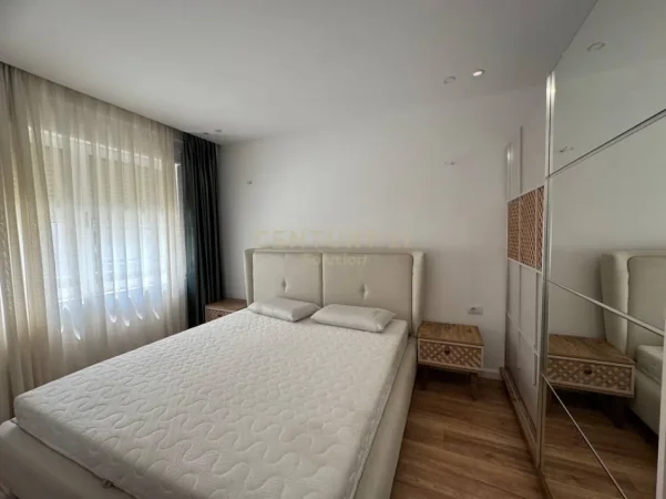 Tirane, shitet apartament 1+1 Kati 3, 80 m² 185.000 € (kopshti botanik)