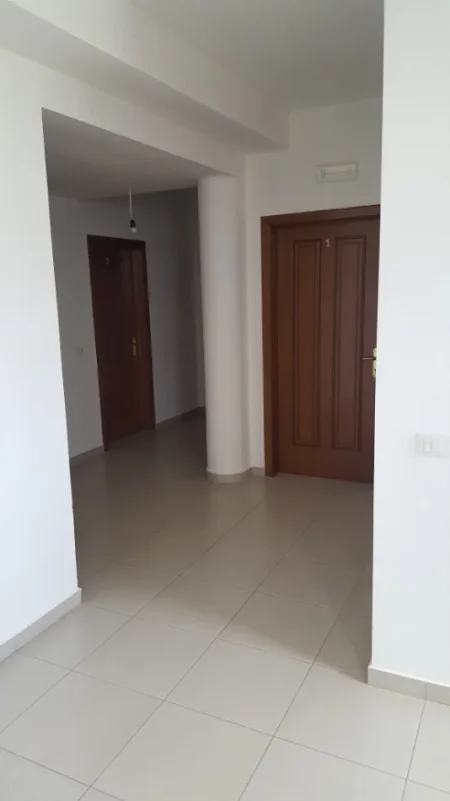 Tirane, jepet me qera apartament Kati 1, 60 m² 300 € (Sauk i Vjeter)