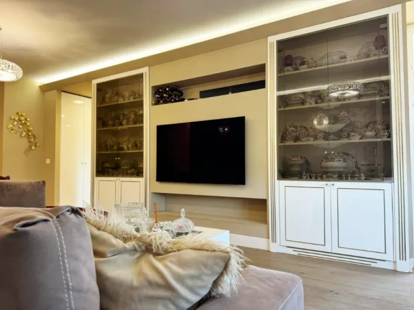 Tirane, shitet apartament 3+1 , 131 m² 365.000 € (Komuna e Parisit)