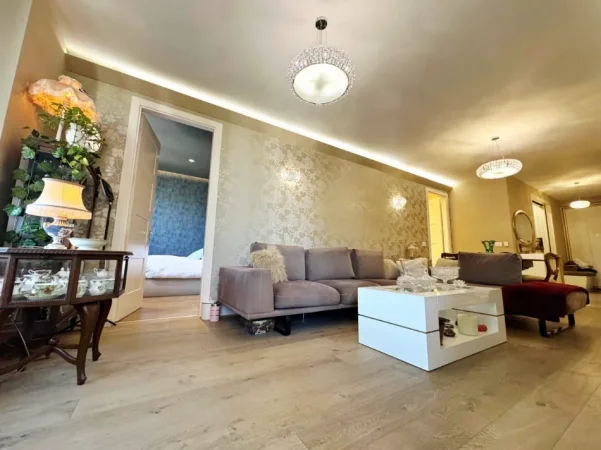 Tirane, shitet apartament 3+1 , 131 m² 365.000 € (Komuna e Parisit)