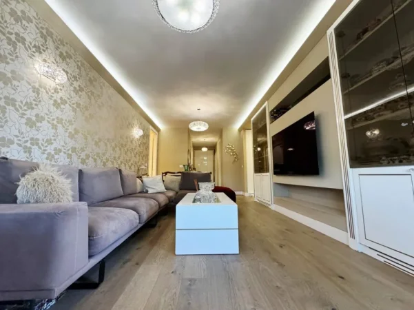 Tirane, shitet apartament 3+1 , 131 m² 365.000 € (Komuna e Parisit)