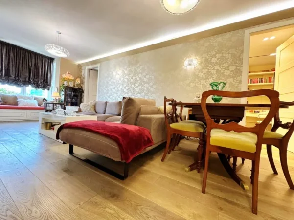 Tirane, shitet apartament 3+1 , 131 m² 365.000 € (Komuna e Parisit)