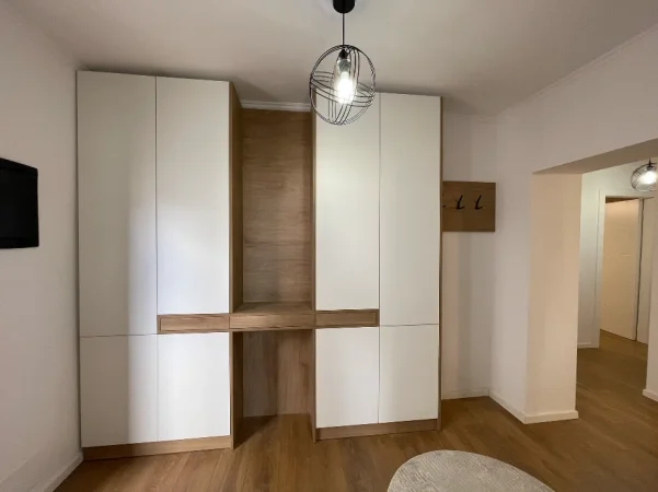 Tirane, jepet me qera apartament 2+1 Kati 3, 80 m² 700 € (Rruga Petro Nini Luarasi)