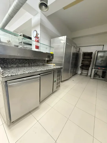 Tirane, shitet ambjent biznesi Kati 0, 222 m² 777.350 € (Rruga e Kavajës, Tiranë)