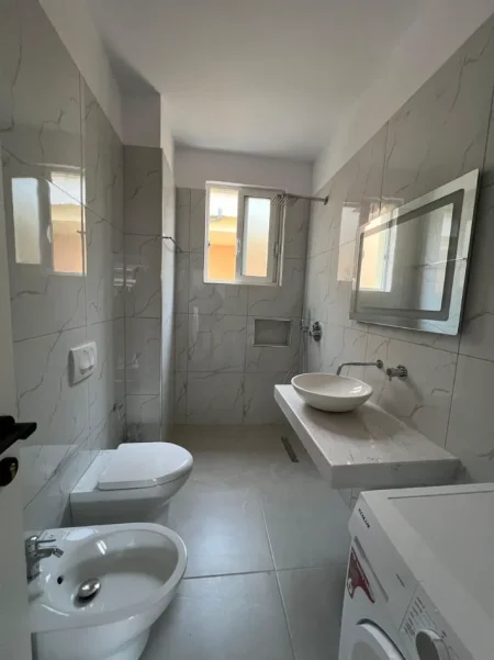Jepet me qera super apartament 2+1,tek Fakulteti Ekonomik, me vlere 550 euro