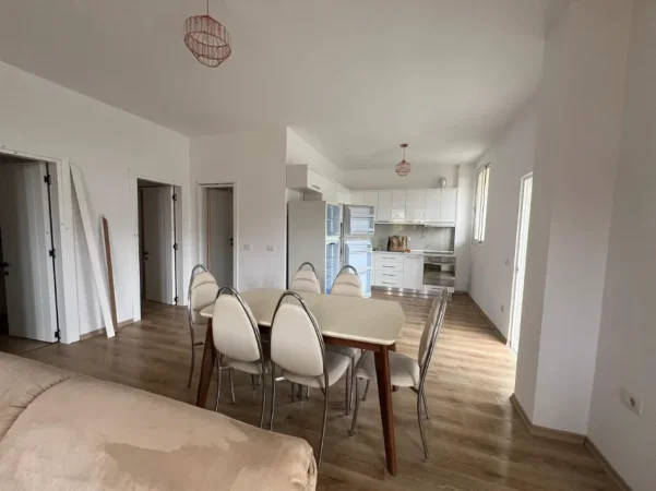 Jepet me qera super apartament 2+1,tek Fakulteti Ekonomik, me vlere 550 euro