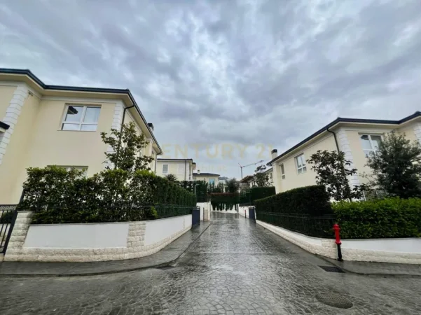 Tirane, shitet Vile 3 Katshe Kati 3, 710 m² 1.650.000 € (liqeni i thate)