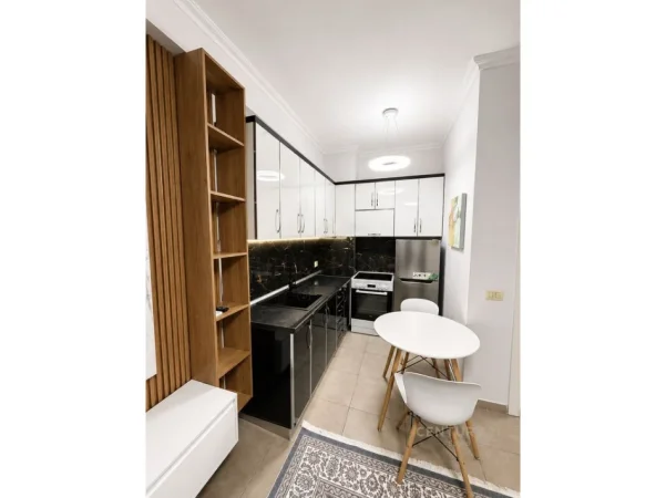 Tirane, jepet me qera apartament 1+1 Kati 7, 65 m² (astir) 450/muaj