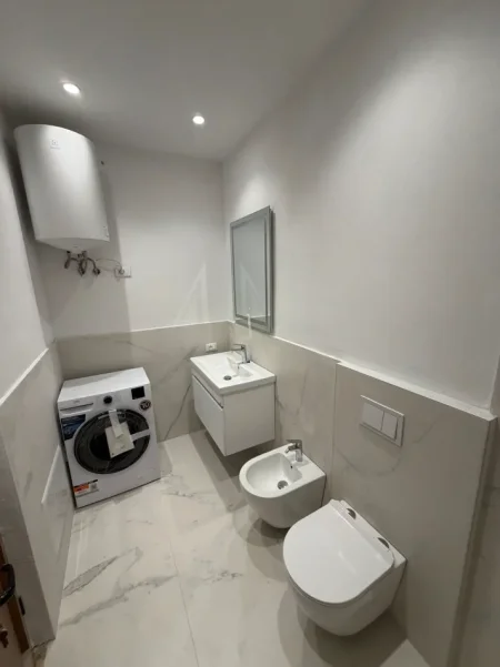 Tirane, jepet me qera apartament 2+1+Ballkon Kati 7, 93 m² 575 € (vila L)