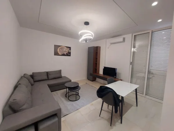 Tirane, jepet me qera apartament 1+1 Kati 1, 57 m² 500 € (Kodra E Diellit)