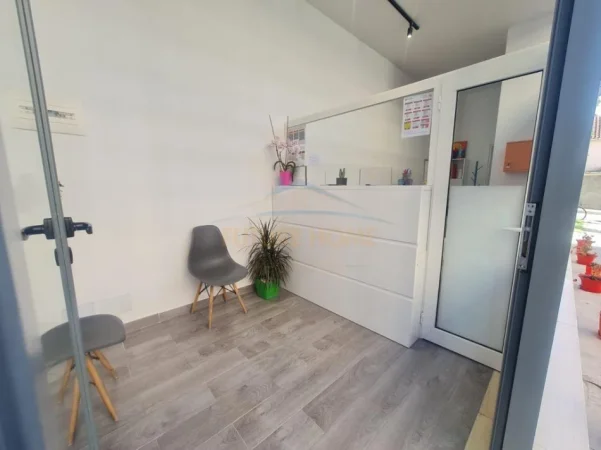 Tirane, shitet ambjent biznesi Kati 0, 27 m² 125.000 € (Fiori di Bosco)