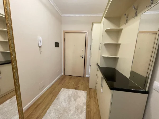 Tirane, jepet me qera apartament 2+1+Ballkon Kati 2, 1 m² 740 € 
