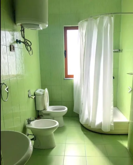 Tirane, jepet me qera apartament 2+1 Kati 3, 105 m² 400 € (Rruga Jordan Misja)