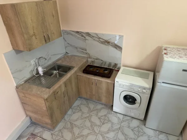 Tirane, jepet me qera apartament 1+1 Kati 2, 28 m² 350 € (Qyteti Studenti)