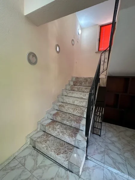 Tirane, jepet me qera apartament 1+1 Kati 2, 28 m² 350 € (Qyteti Studenti)