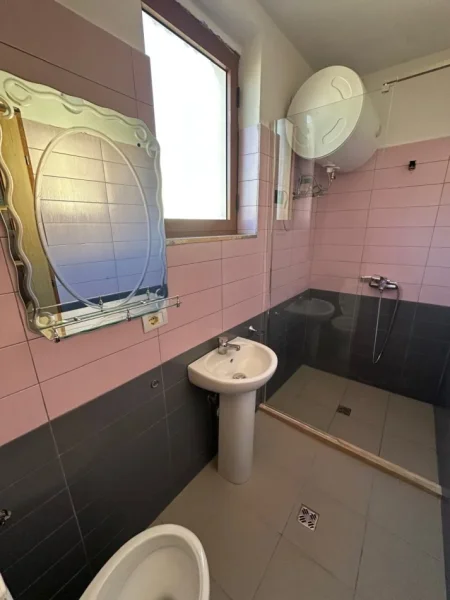 Tirane, jepet me qera apartament 1+1 Kati 2, 28 m² 350 € (Qyteti Studenti)