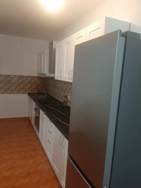 Tirane, jepet me qera apartament 2+1 Kati 1, 116 m² 500 € (Porcelani)