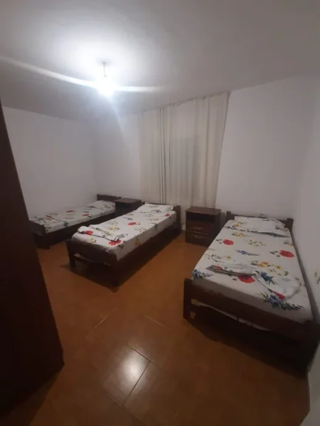 Tirane, jepet me qera apartament 2+1 Kati 1, 116 m² 500 € (Porcelani)