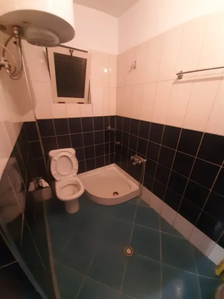 Tirane, jepet me qera apartament 2+1 Kati 1, 116 m² 500 € (Porcelani)