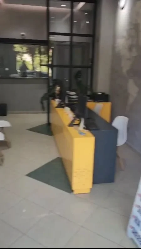 Tirane, jepet me qera ambjent biznesi Kati 1, 50 m² 1.000 € (Bulevardi Bajram Curri)